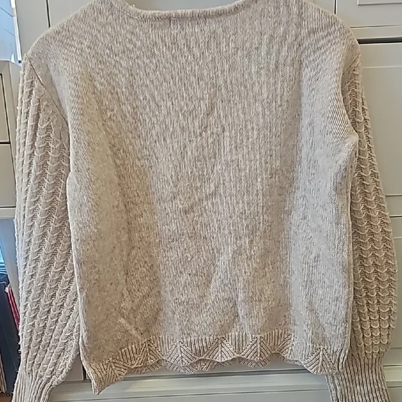 FRYE AND CO. Women's V-Neck Sweater in Cream - Picture 9 of 9